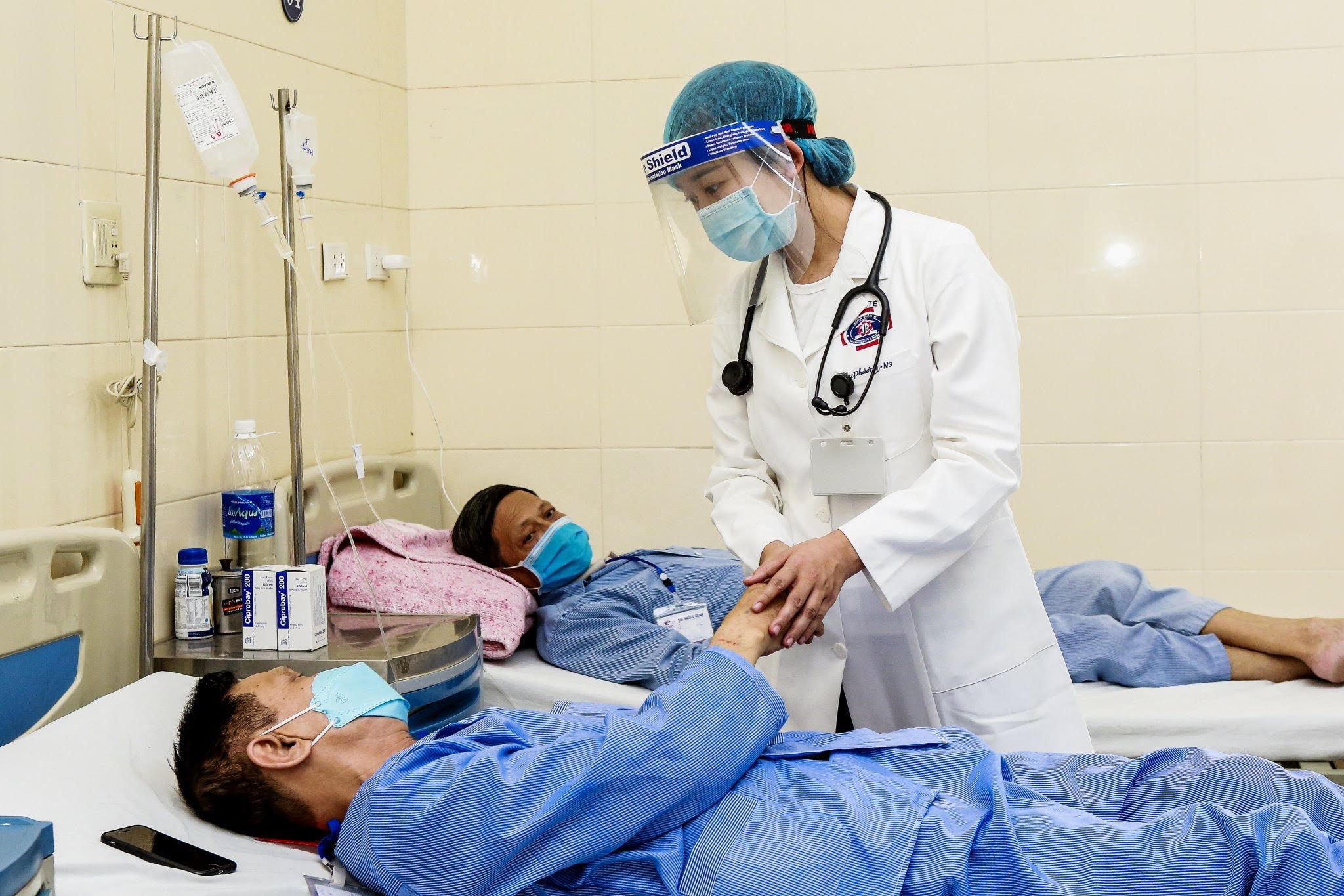 Bệnh nhân ung thư cần tham vấn ý kiến bác sĩ trước khi được tiêm vaccine Covid-19 